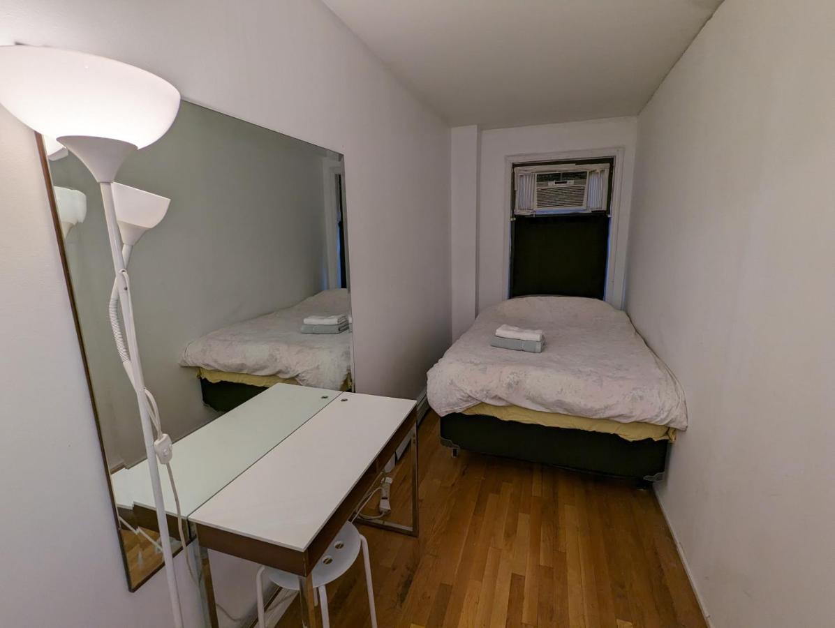Central & Affordable Williamsburg Small Room New York Exteriör bild