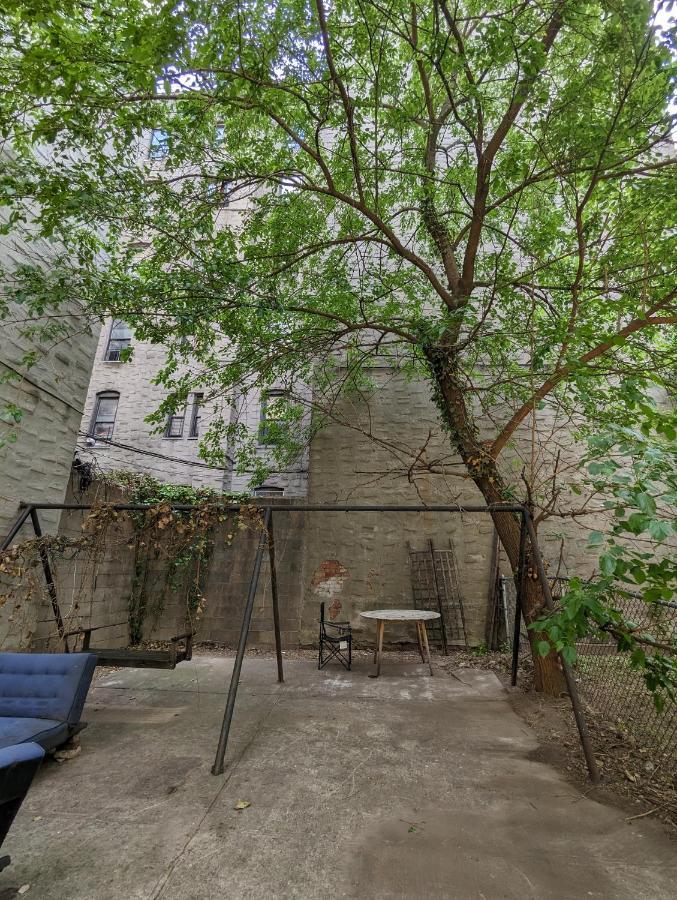 Central & Affordable Williamsburg Small Room New York Exteriör bild